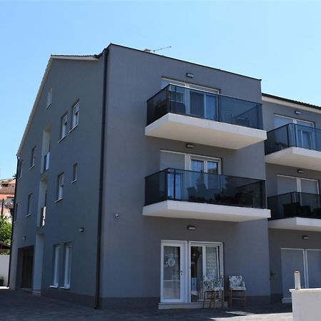 שיבניק Apartments Rena מראה חיצוני תמונה
