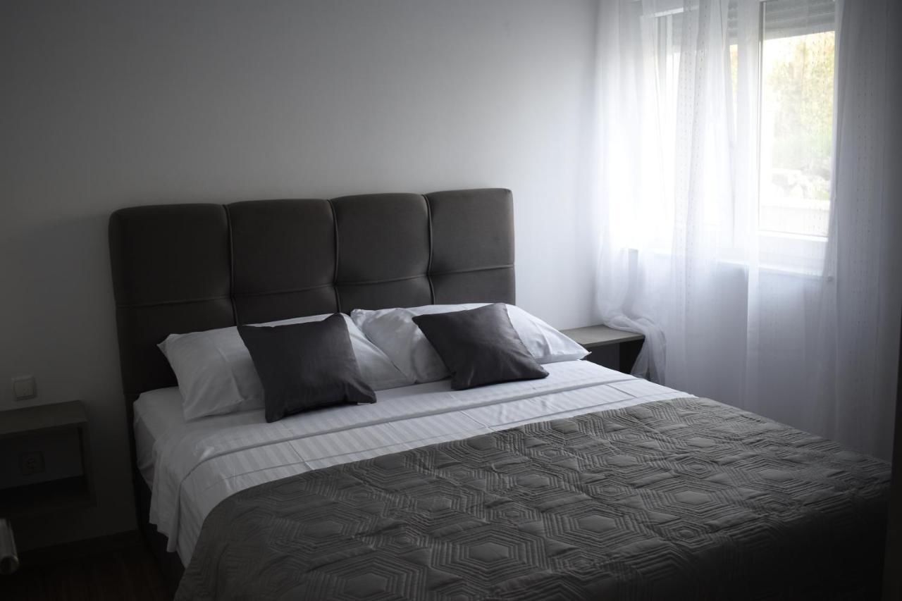שיבניק Apartments Rena מראה חיצוני תמונה
