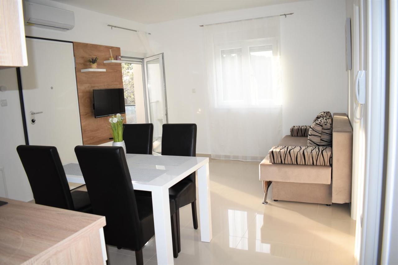שיבניק Apartments Rena מראה חיצוני תמונה