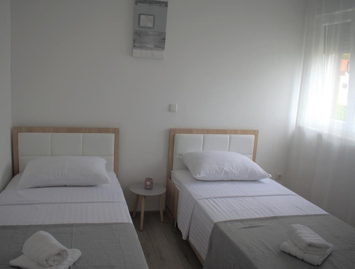 שיבניק Apartments Rena מראה חיצוני תמונה