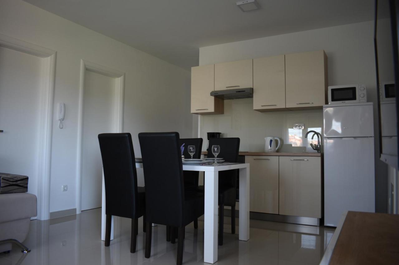 שיבניק Apartments Rena מראה חיצוני תמונה